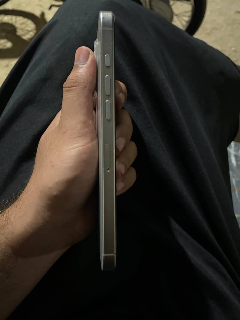 Apple iPhone 15 Pro Max 6