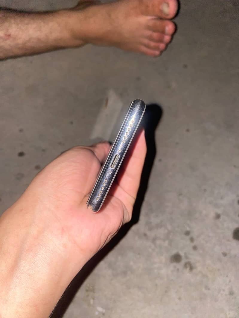 Apple iPhone X 4