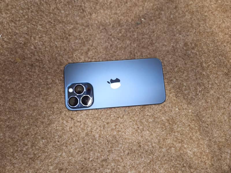 Apple iPhone 15 Pro Max 3