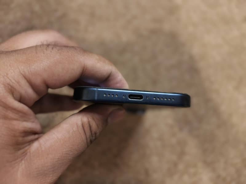 Apple iPhone 15 Pro Max 6