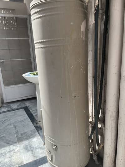 35 Gallon geyser very good condition large size