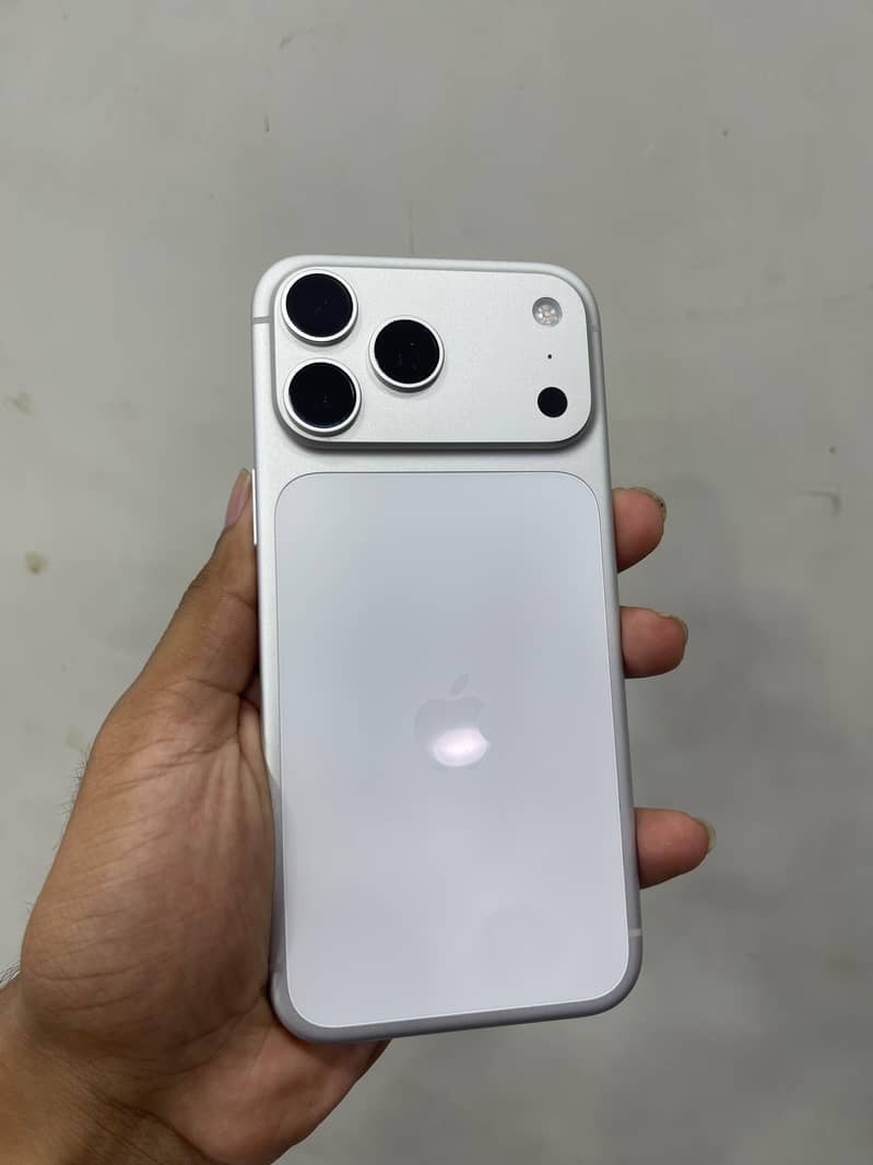 Apple iPhone 17 Pro Max 0