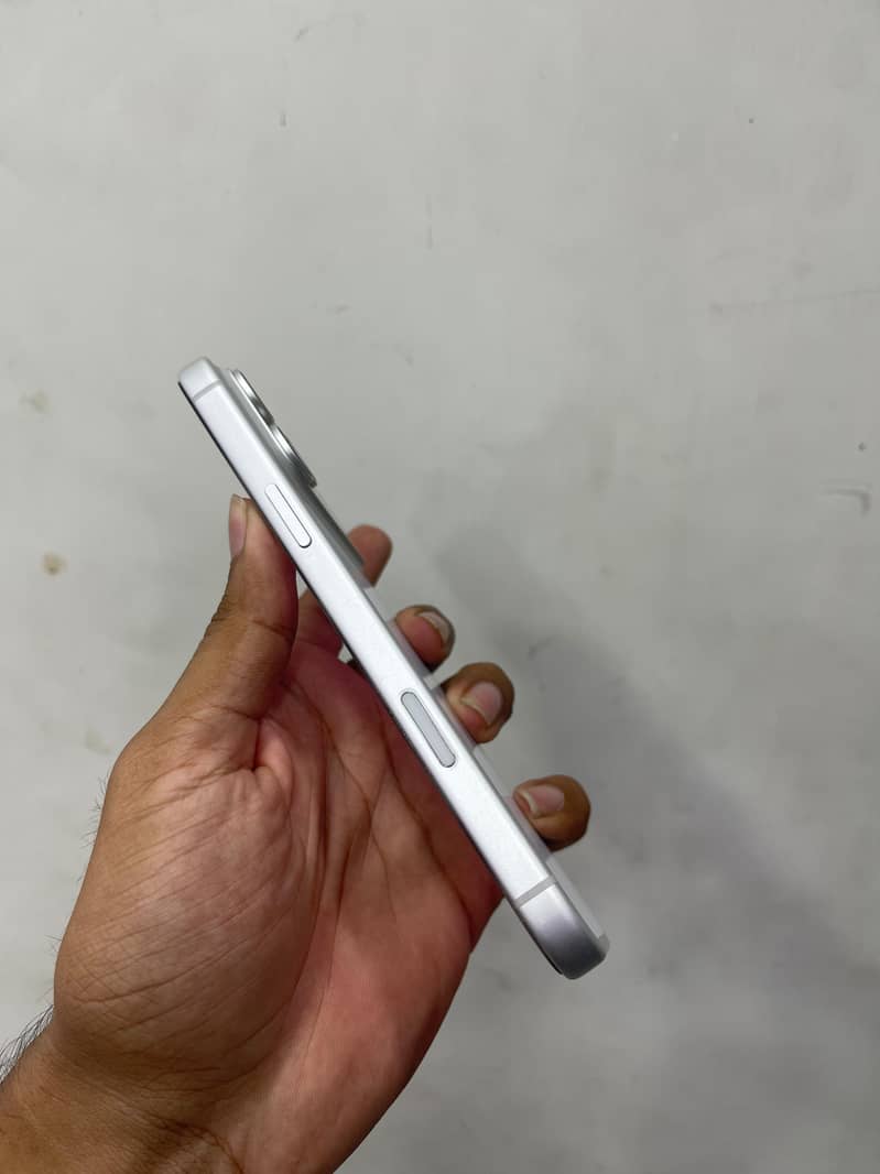 Apple iPhone 17 Pro Max 4