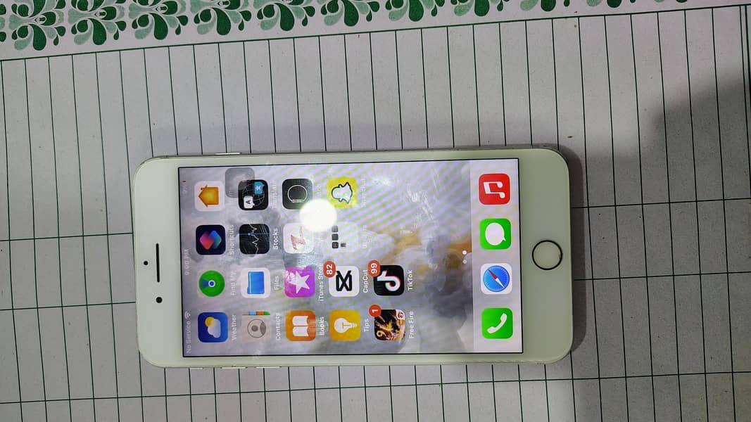 Apple iPhone 7 Plus 0