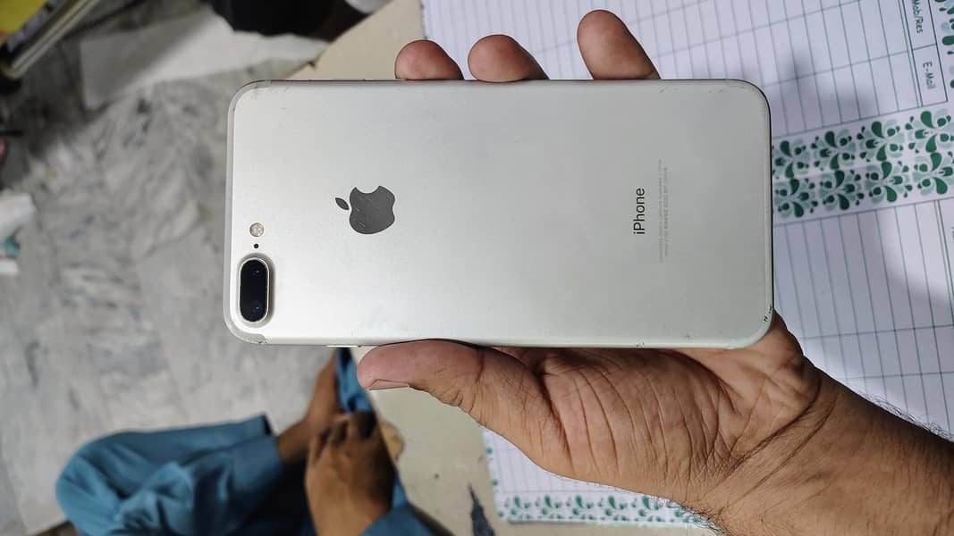 Apple iPhone 7 Plus 6