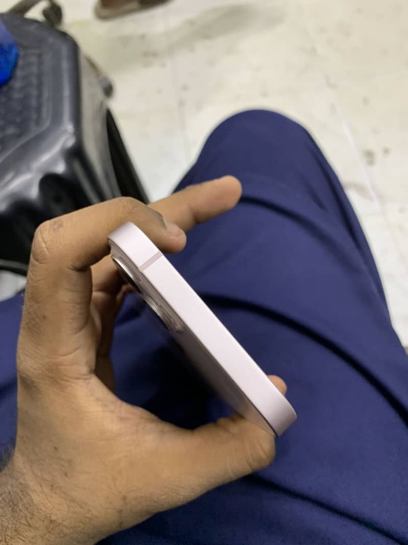 Apple iPhone 13 6