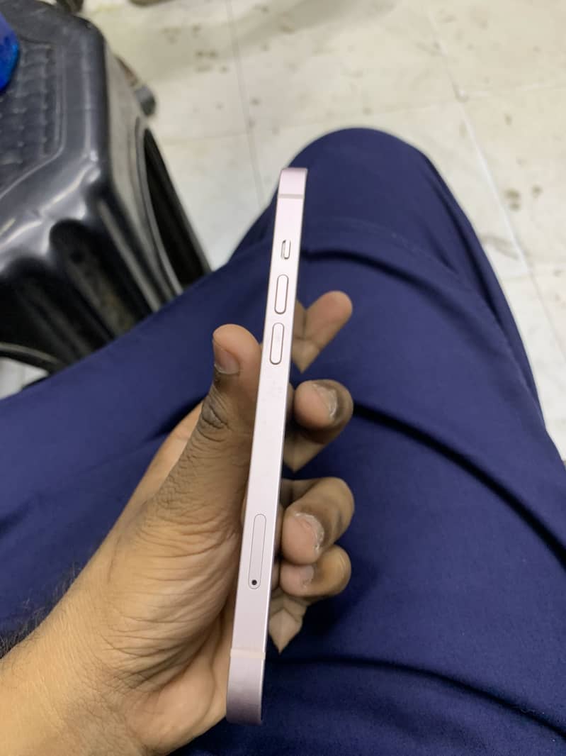 Apple iPhone 13 10
