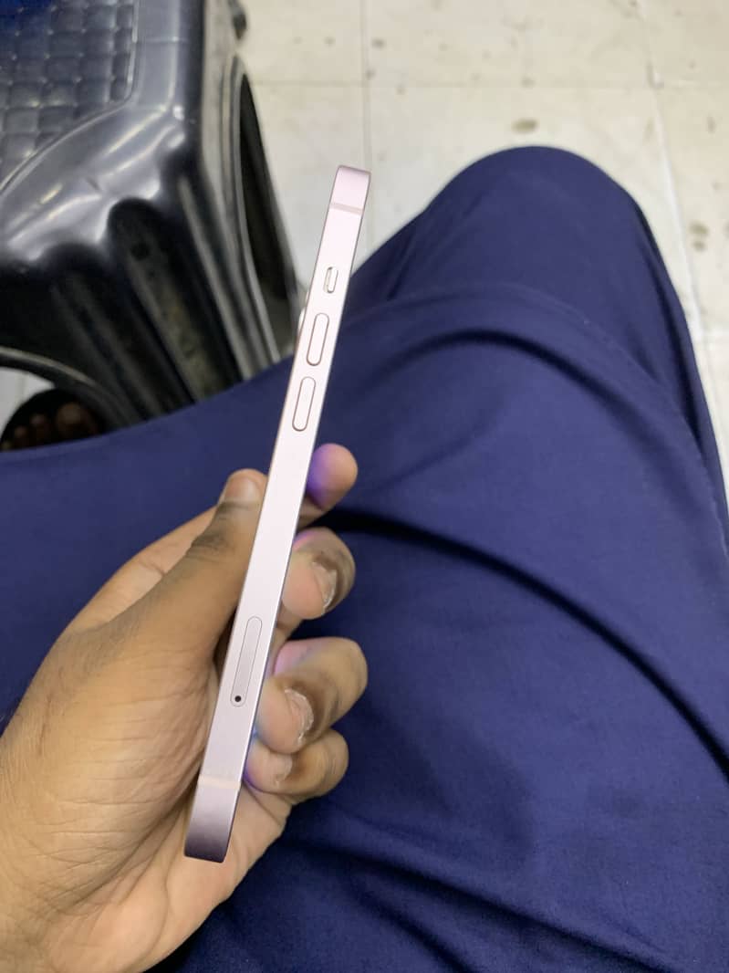 Apple iPhone 13 11