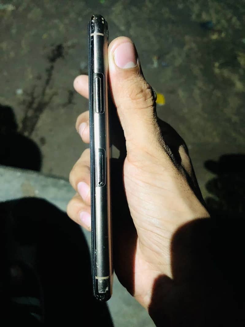 Apple iPhone 11 Pro 3