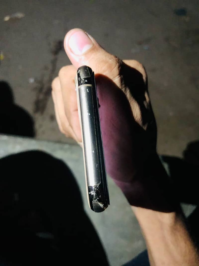 Apple iPhone 11 Pro 6