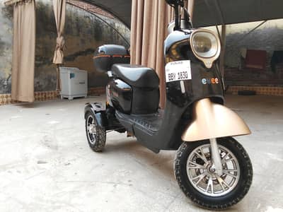 EV nisa three wheeler