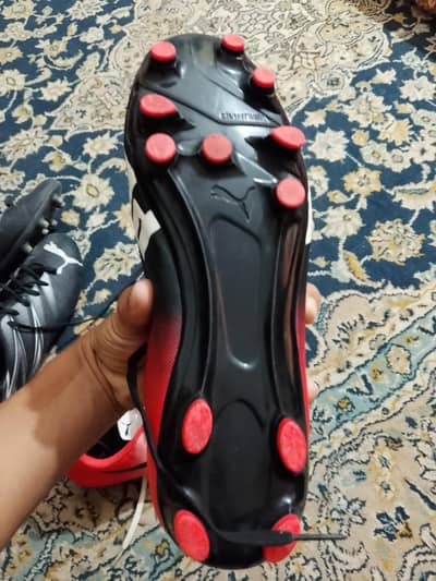 any kind of football shoes available if you need original shoes