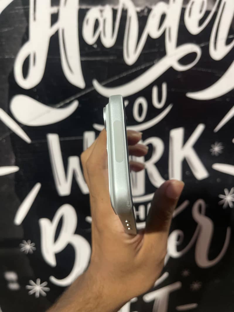 Apple iPhone 17 Pro Max 3