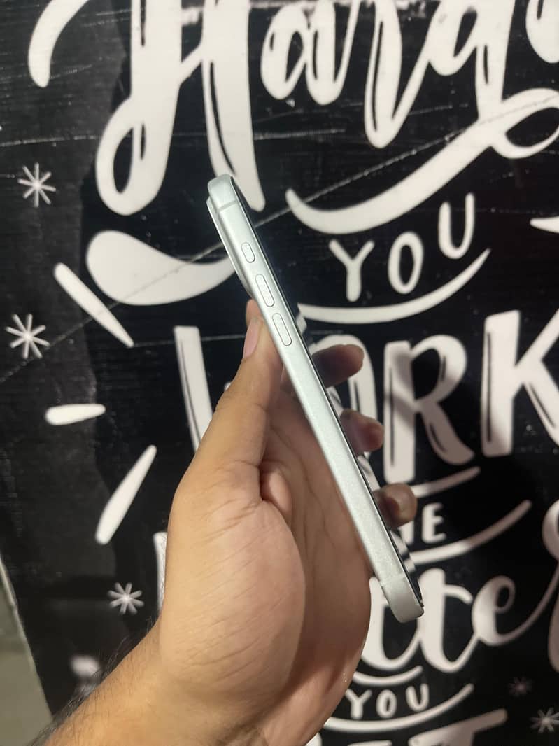 Apple iPhone 17 Pro Max 4