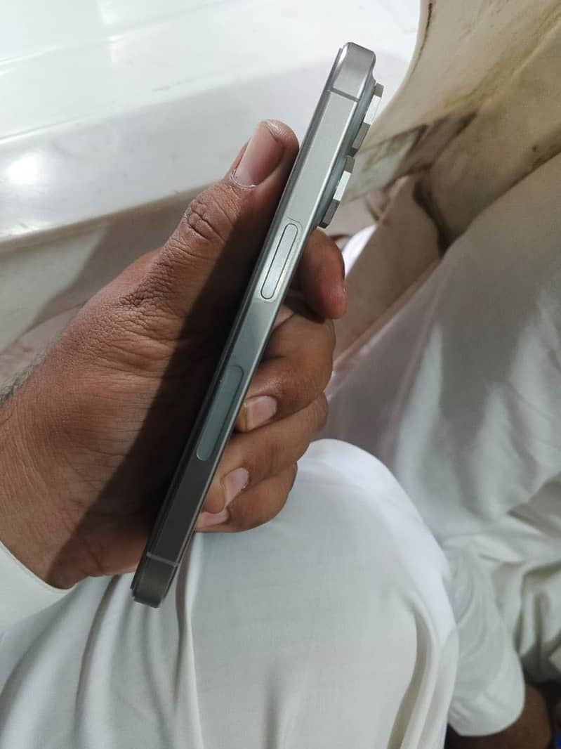 Apple iPhone 15 Pro 1