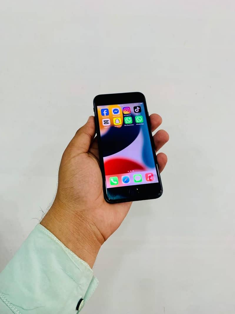Apple iPhone 7 1