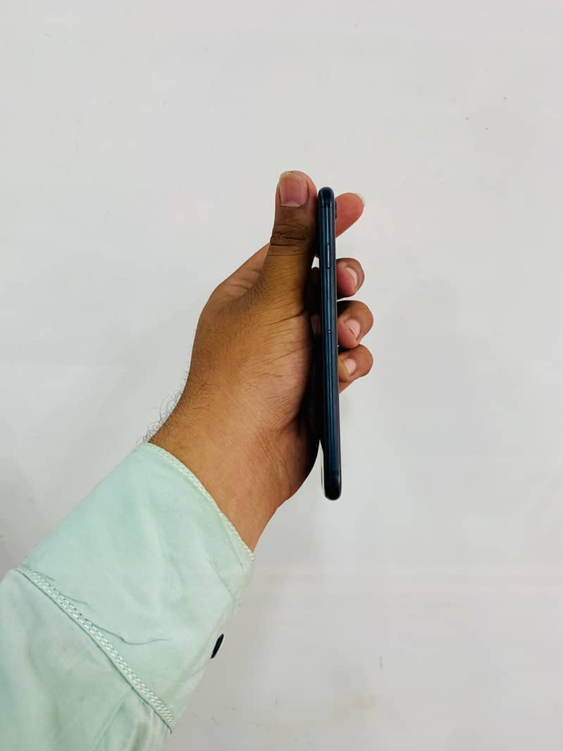 Apple iPhone 7 2