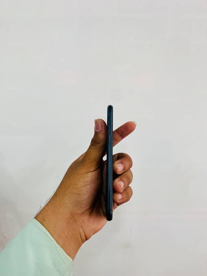 Apple iPhone 7 3