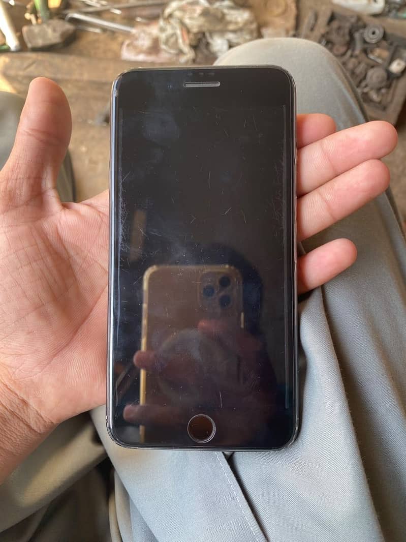 Apple iPhone 7 Plus 0