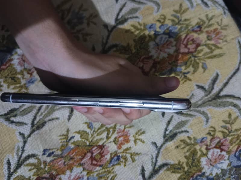 Apple iPhone X 3