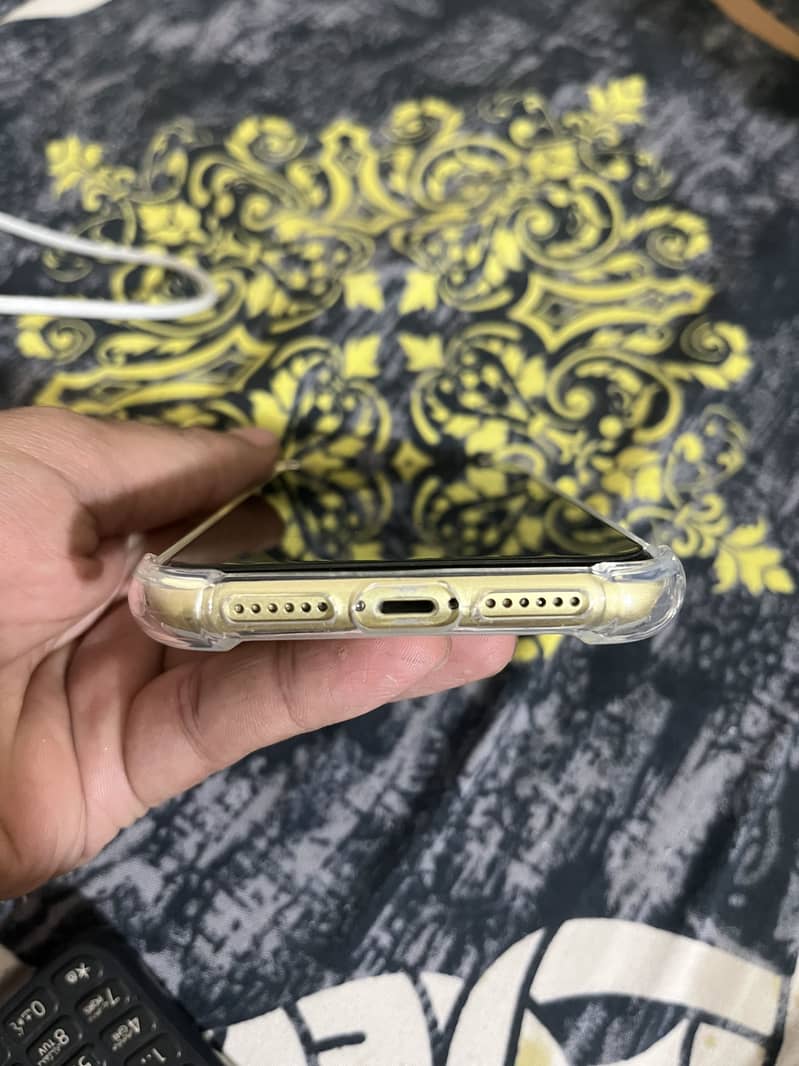 Apple iPhone 11 3