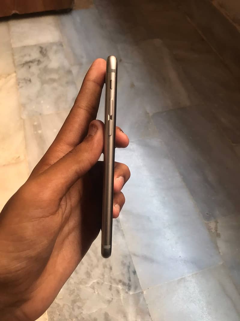 Apple iPhone 6S 4