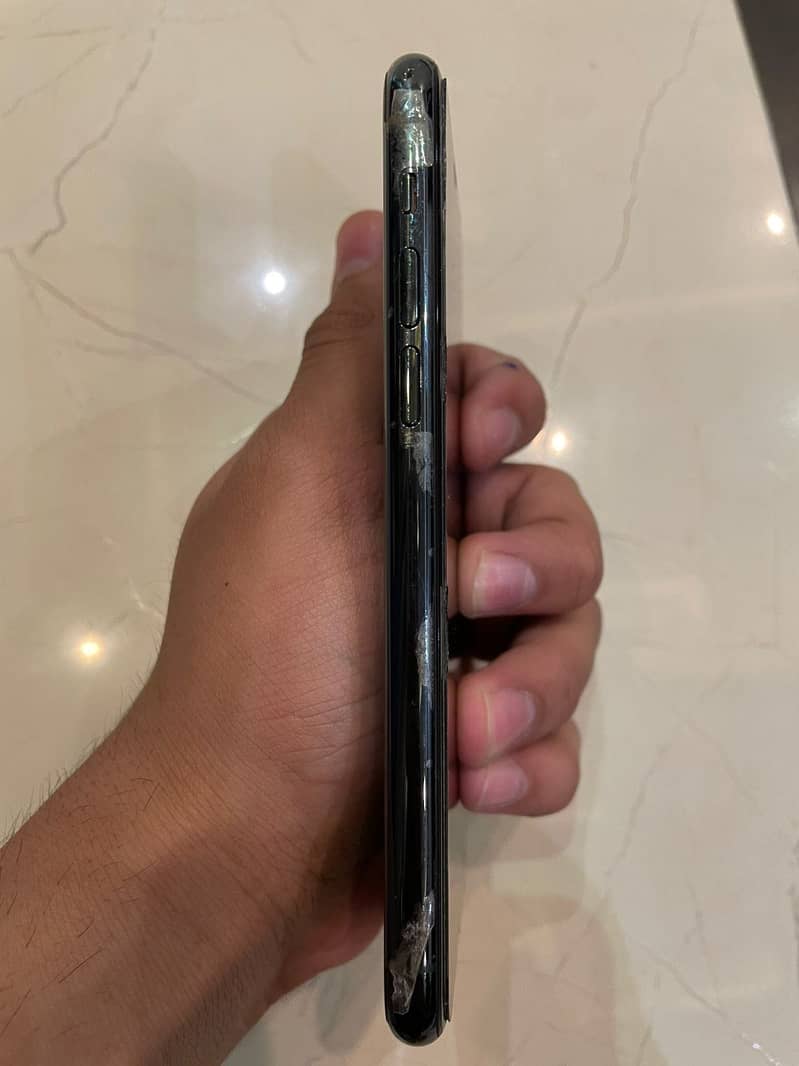 Apple iPhone 11 Pro 2