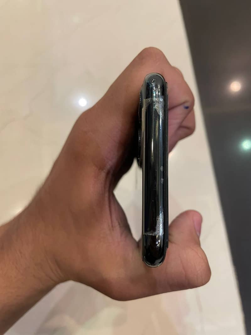 Apple iPhone 11 Pro 3