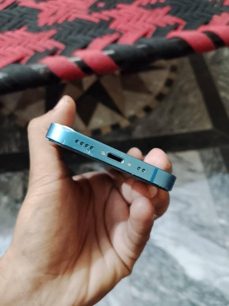 Apple iPhone 13 mini 4