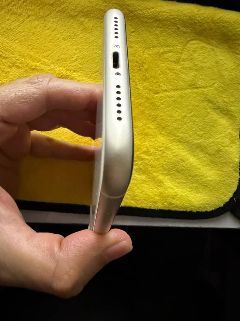 Apple iPhone 11 4