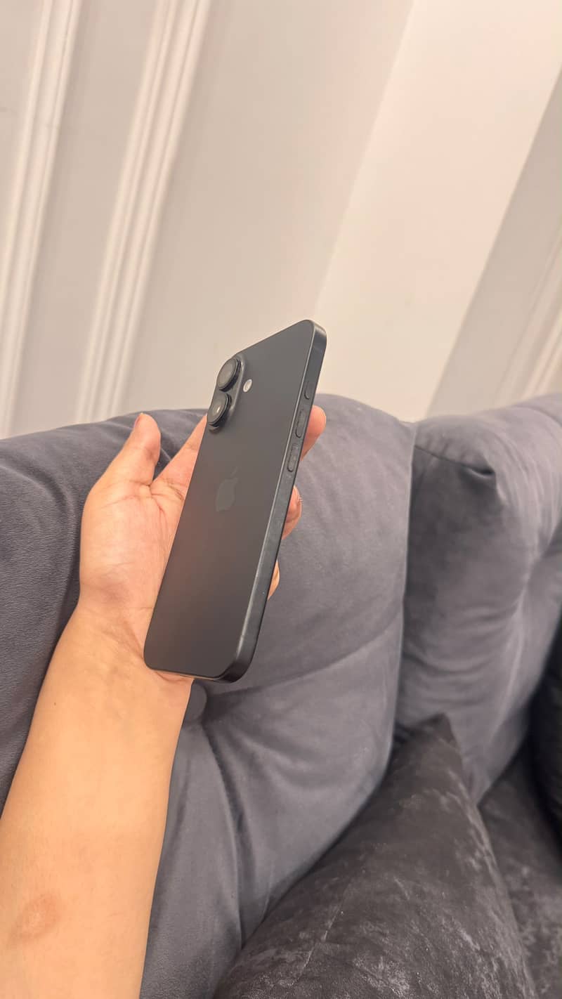 Apple iPhone 16 Jv 1