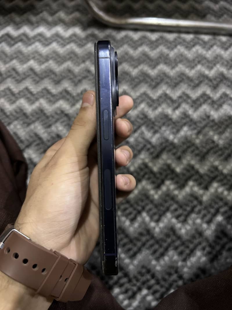 Apple iPhone 15 Pro 2