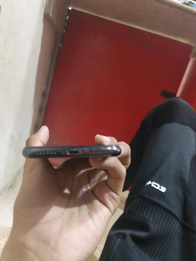 Apple iPhone X 6