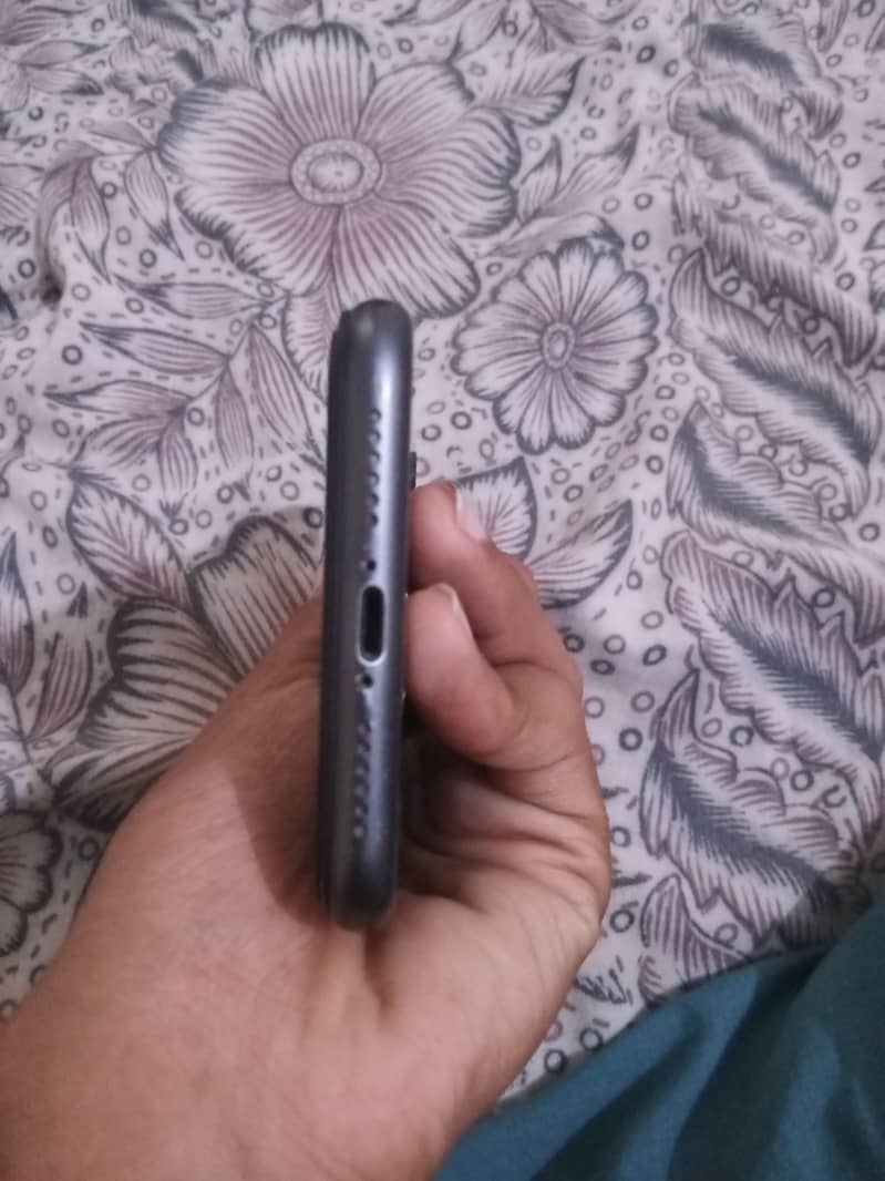 Apple iPhone 11 2