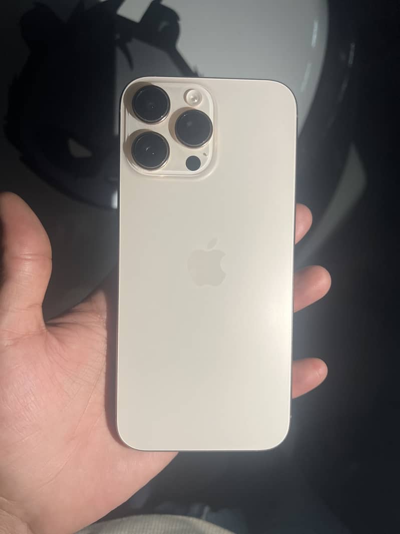 Apple iPhone 16 Pro Max 3