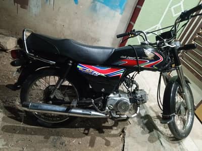 Honda CD 70 (Running: 6,800 kilometers)