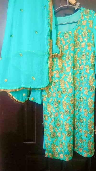 Preloved clothes for sale 3 dresses with different prices