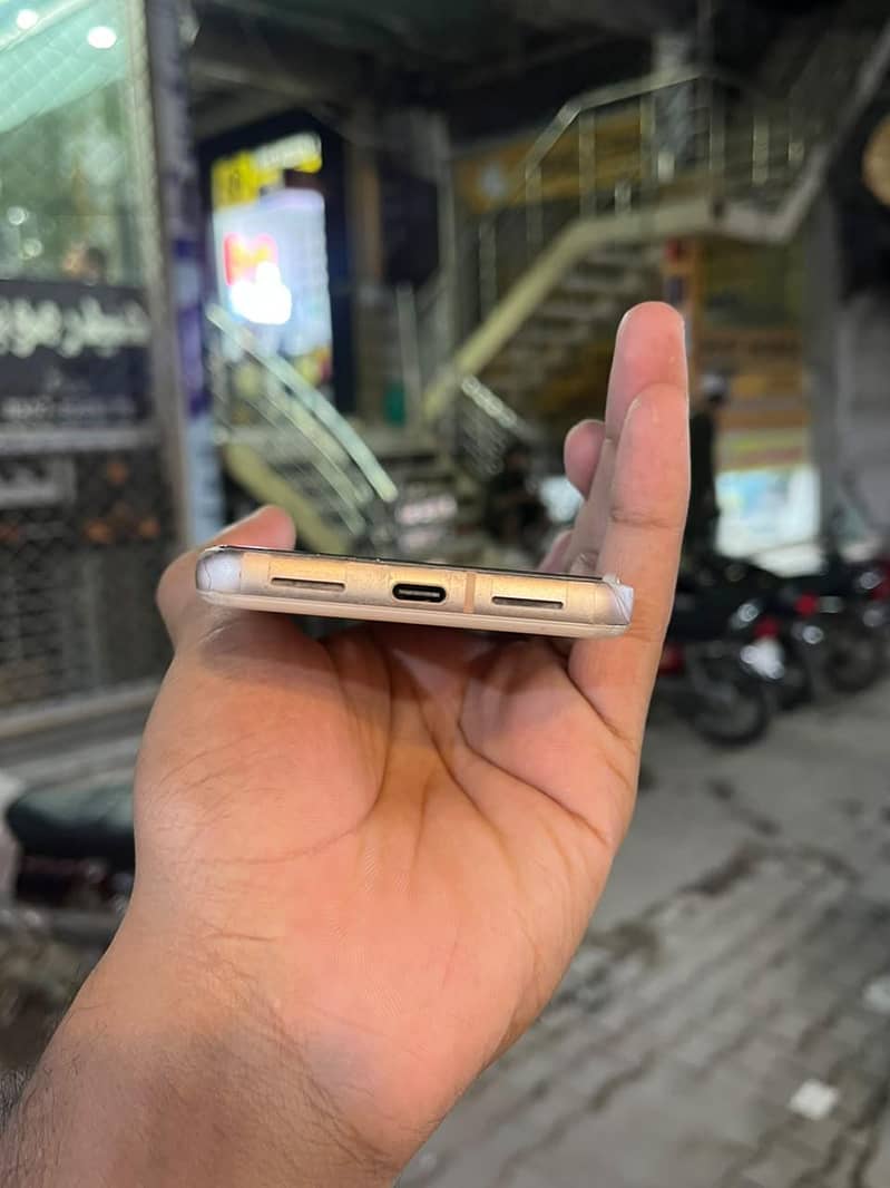 Google Pixel 8 3