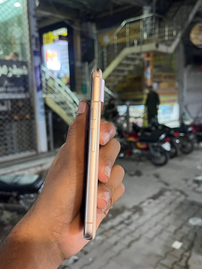 Google Pixel 8 4