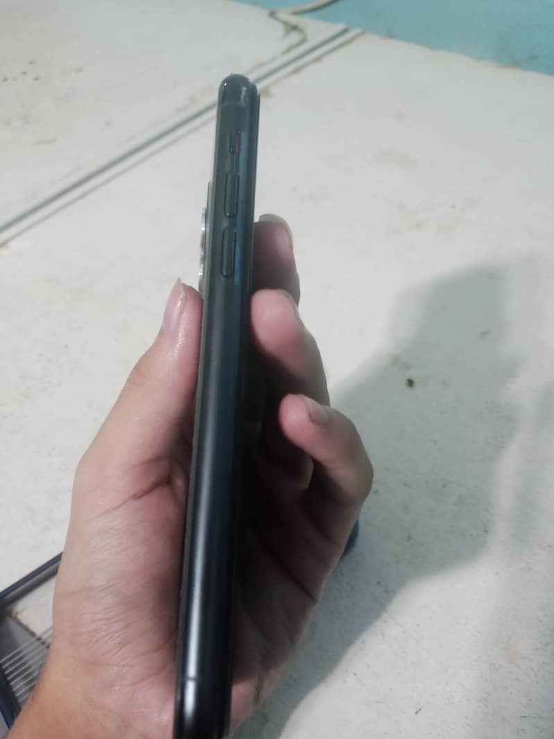 Apple iPhone 11 Pro 4
