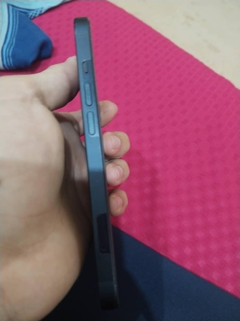 Apple iPhone 13 2