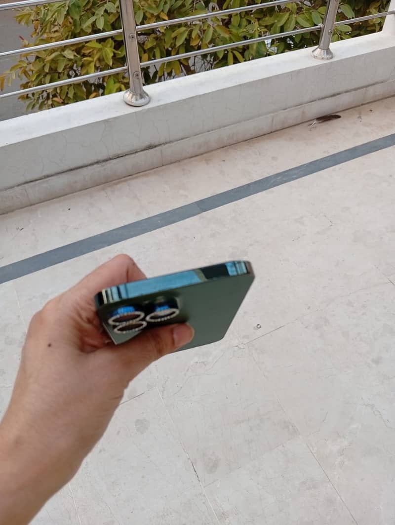 Apple iPhone 13 Pro Max 3