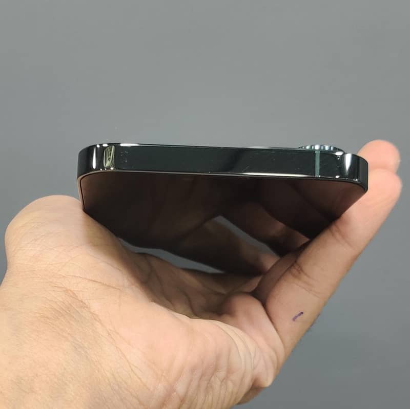 Apple iPhone 13 Pro Max 4