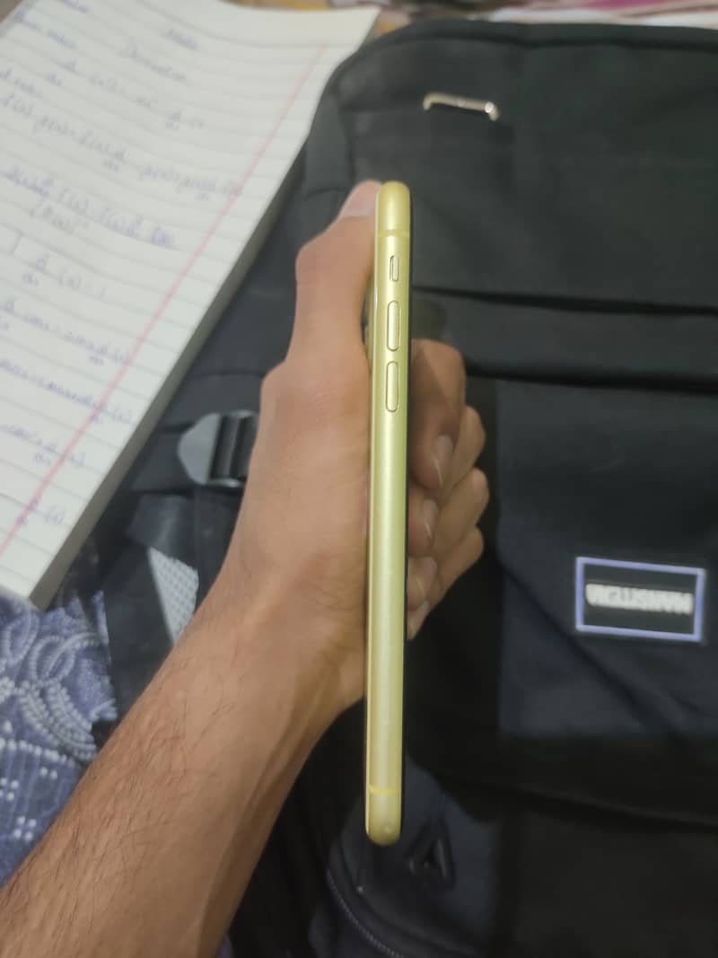 Apple iPhone 11 3