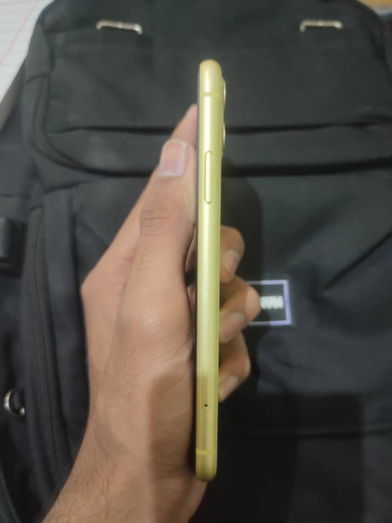 Apple iPhone 11 4
