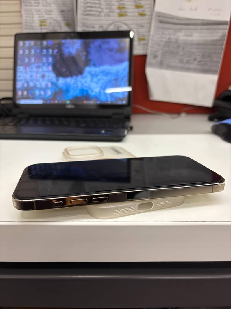 Apple iPhone 14 Pro Max 2