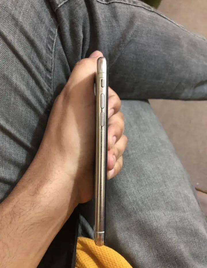 Apple iPhone X 3