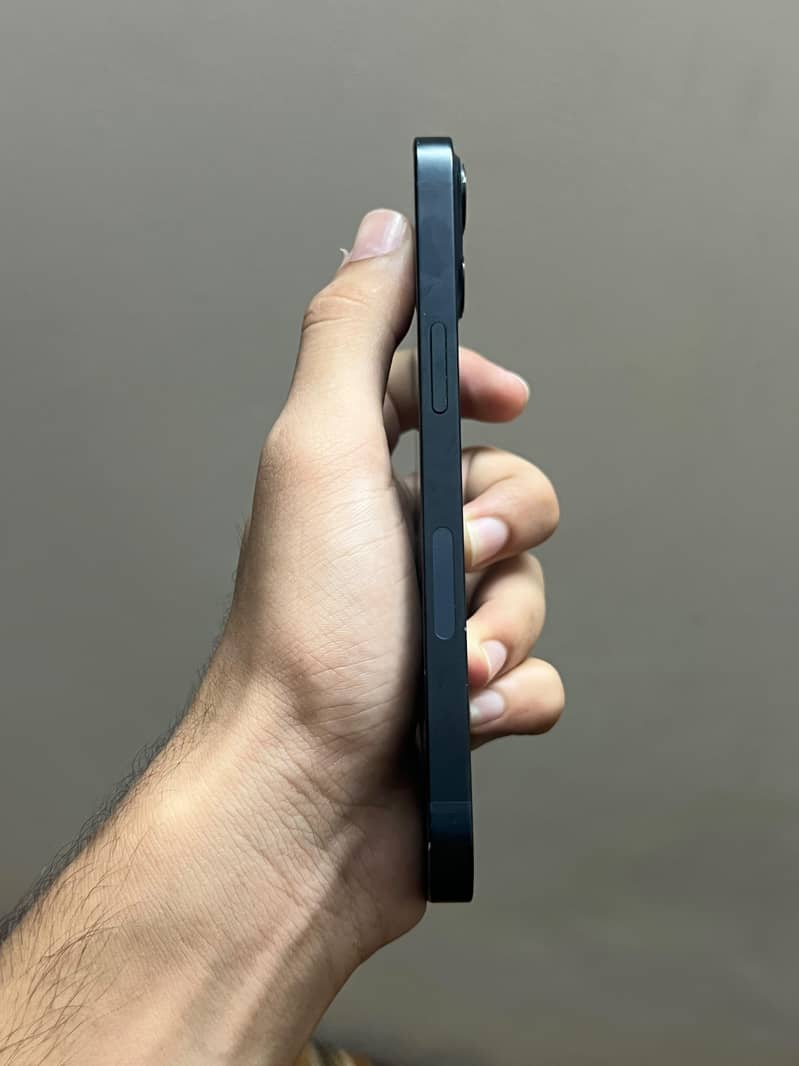 Apple iPhone 13 2