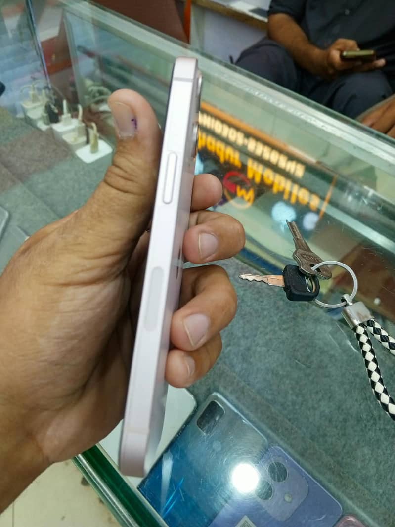 Apple iPhone 13 1