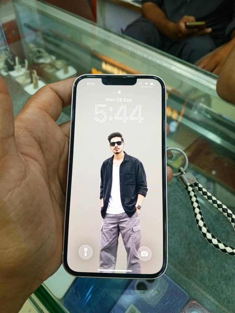 Apple iPhone 13 2